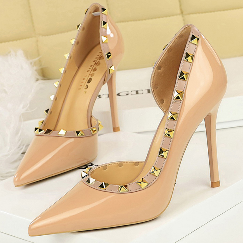 Sexy Women Pumps Rivet Design  - огляд і ціна Shoe Tree